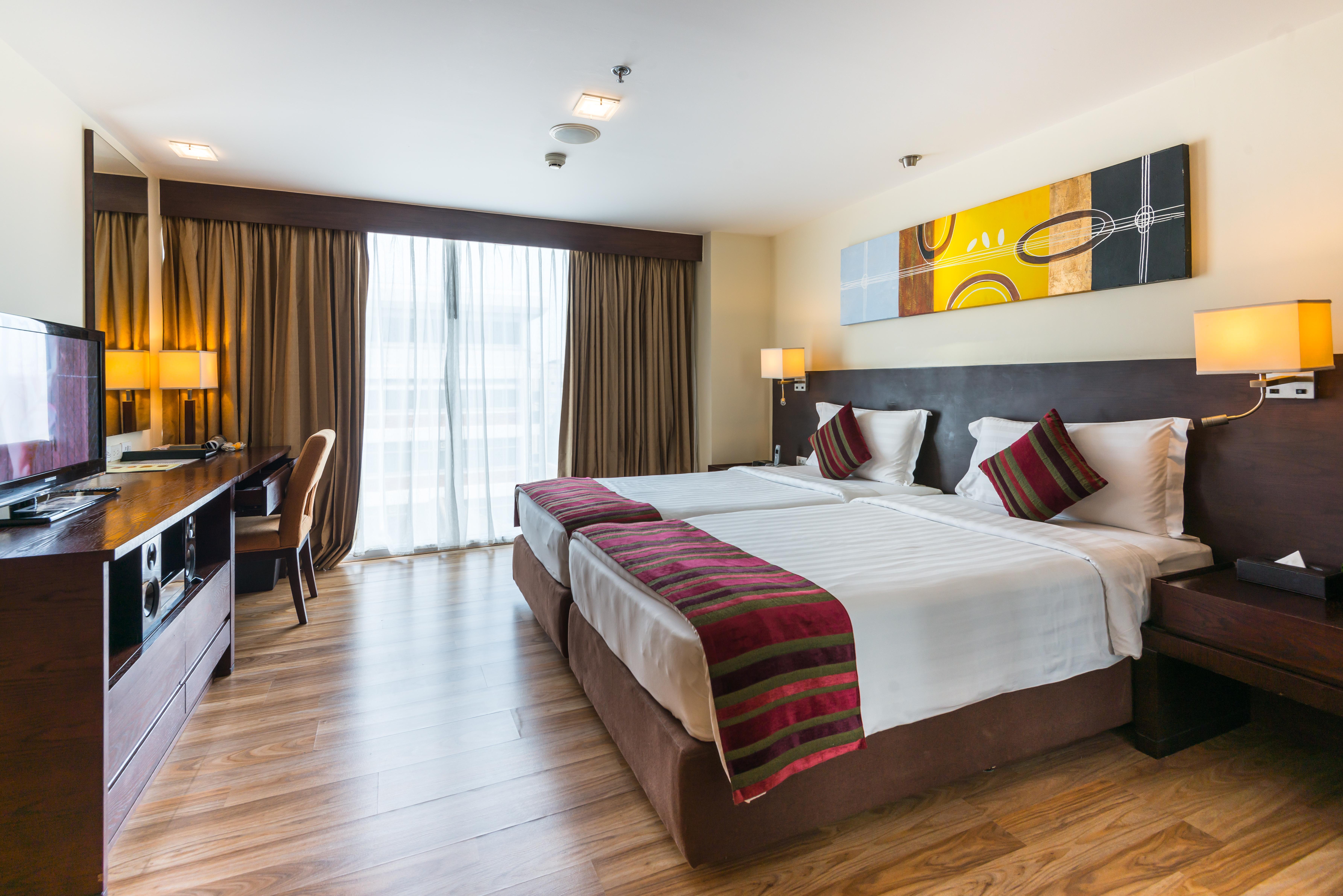 Lohas Residences Sukhumvit 2 מלון