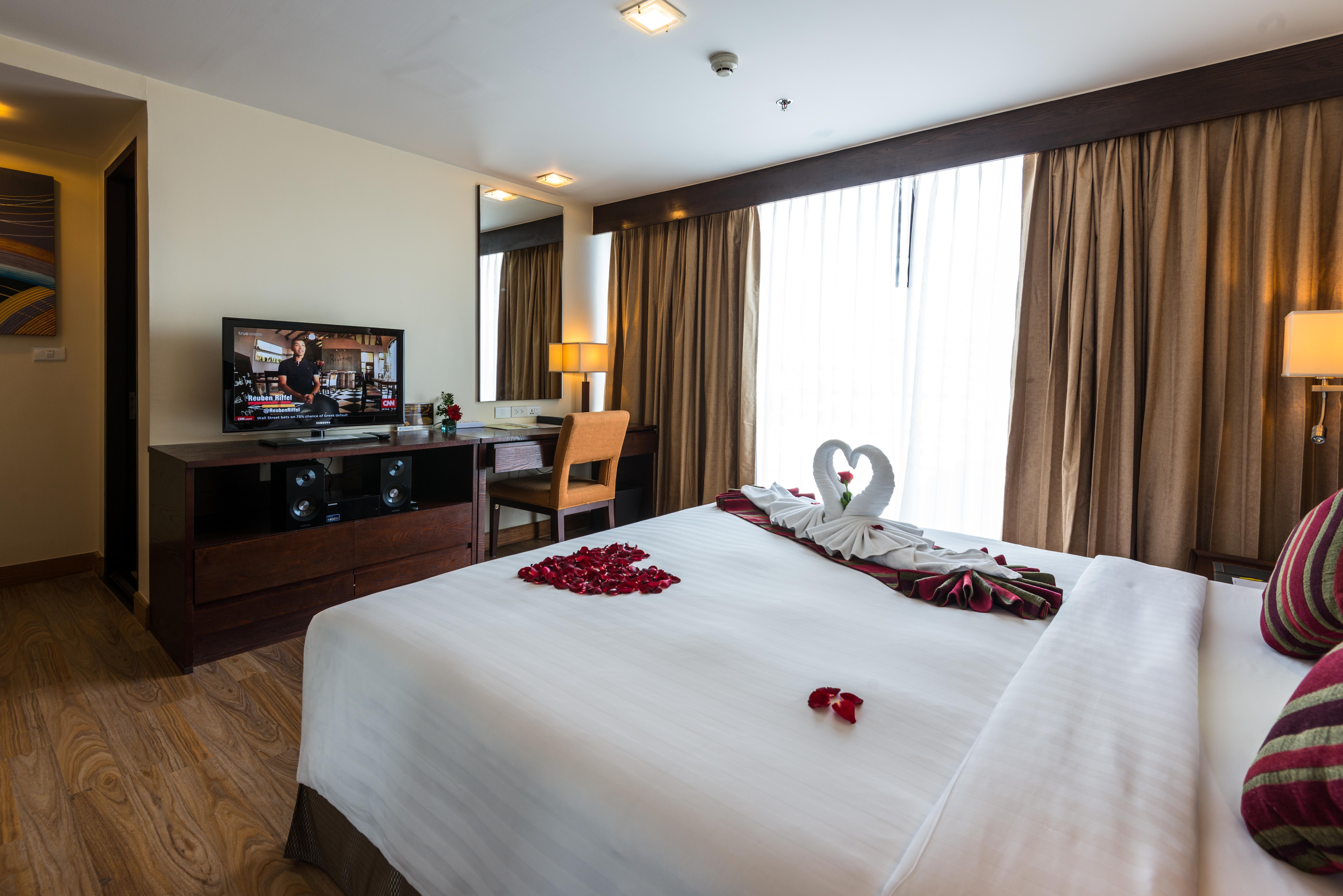 Lohas Residences Sukhumvit 2 מלון