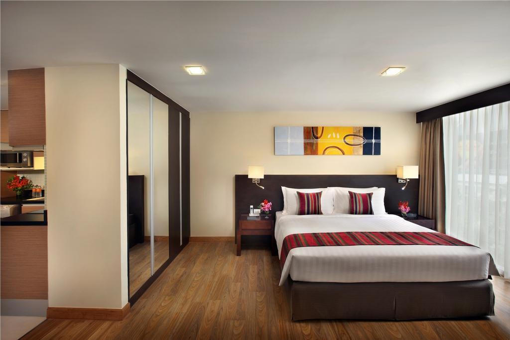 מלון Lohas Residences Sukhumvit 2 4*