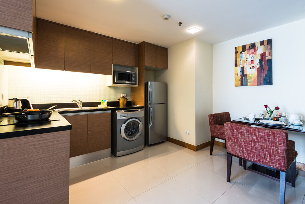 Lohas Residences Sukhumvit 2 מלון
