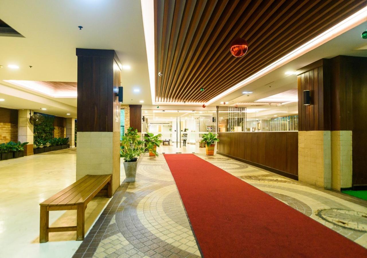 Lohas Residences Sukhumvit 2 מלון