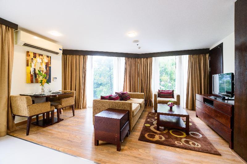 Lohas Residences Sukhumvit 2 מלון